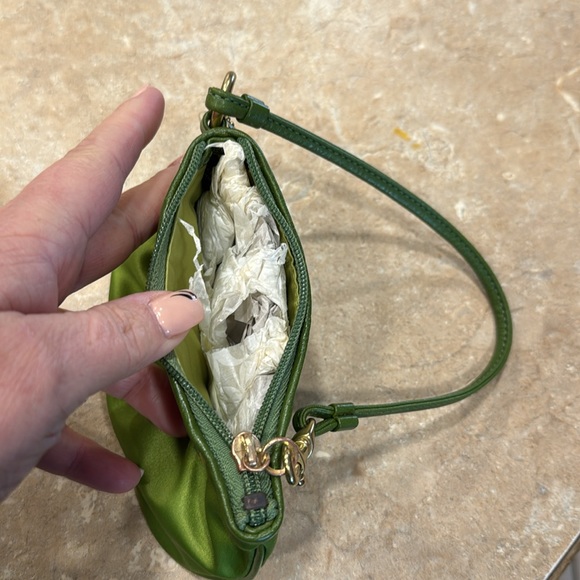 *NEW* Vintage green COACH satin wristlet - Picture 2 of 5